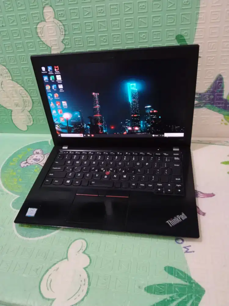 Lenovo Thinkpad X280
Intel Core i5 Gen 8250U
Ram 8 GB
SSD 256 GB