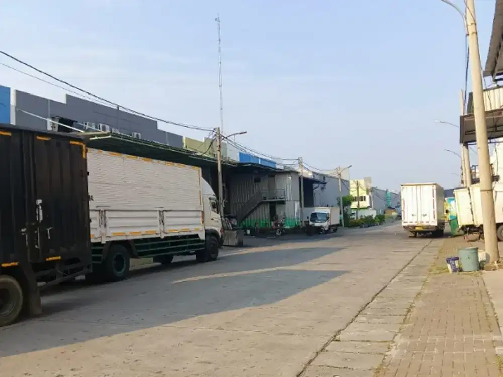Gudang bersih di kawasan pergudangan Cakung