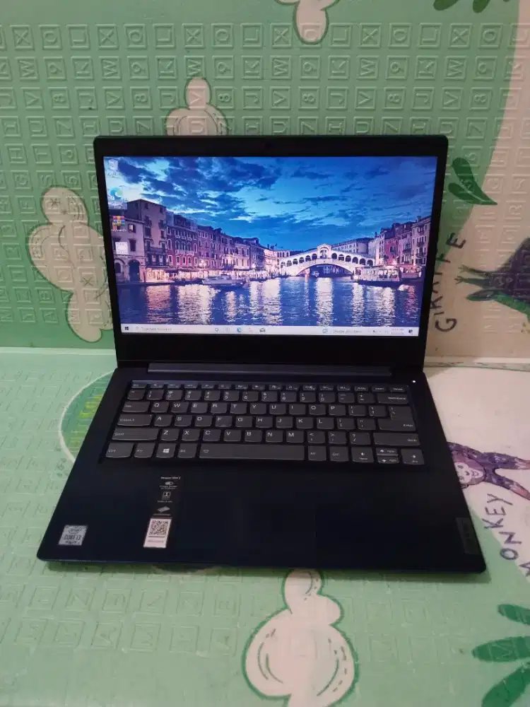 Lenovo ideapad Slim 3
Intel Core i3 Gen 1005G1
Ram 4 GB
SSD 256 GB