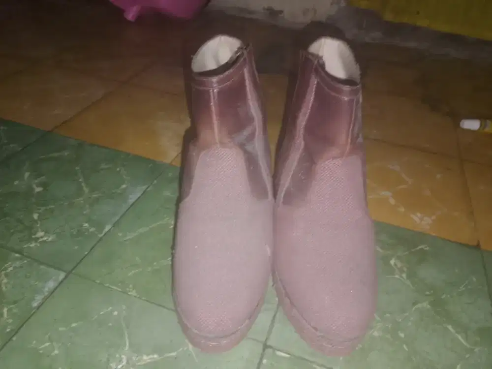Sepatu boot bergaya