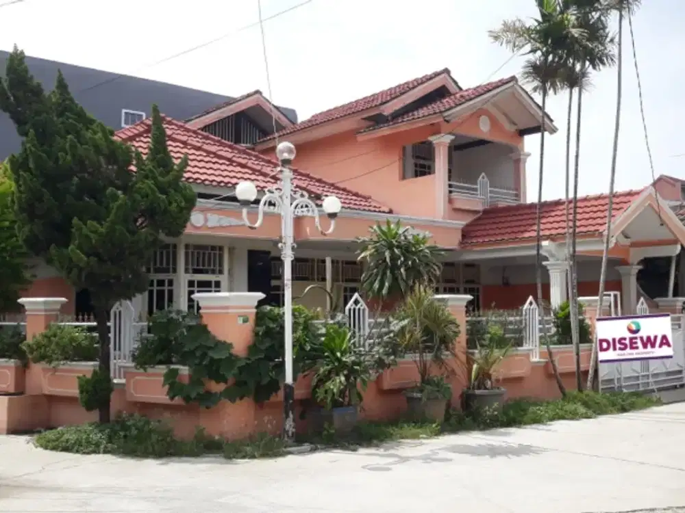 Rumah  luas deket Summatecon