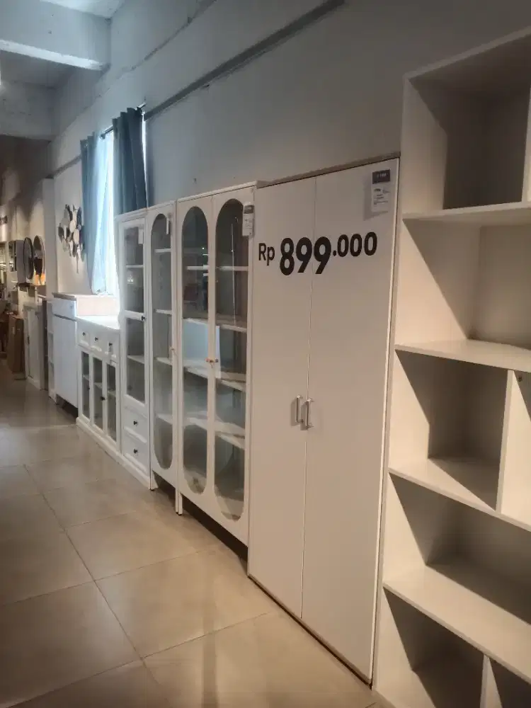 Lemari sepatu dan tas