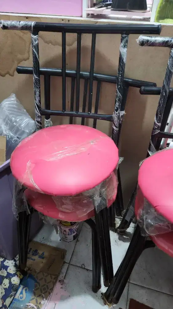 4 Kursi untuk meja makan