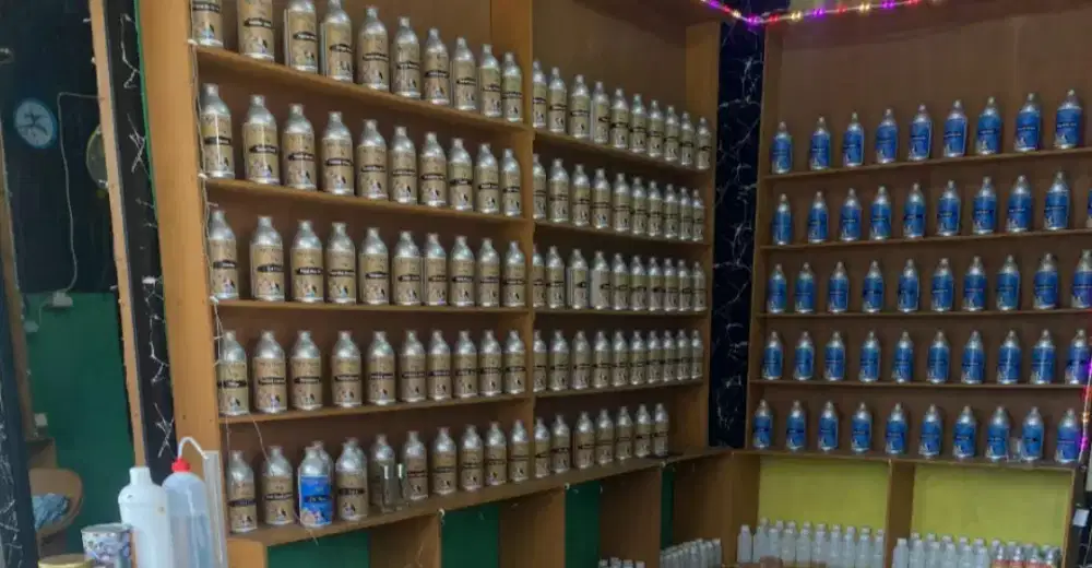 Borongin isi toko parfum