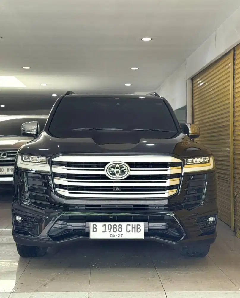 Toyota Landcruiser VXR 300 70th Anniversary 2022 June Hitam Vieta Moto