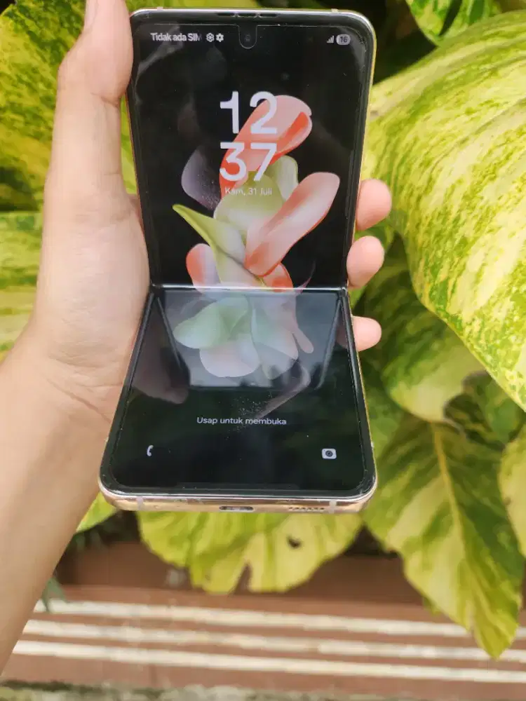 Samsung z flip 4 8/256 Mulus
