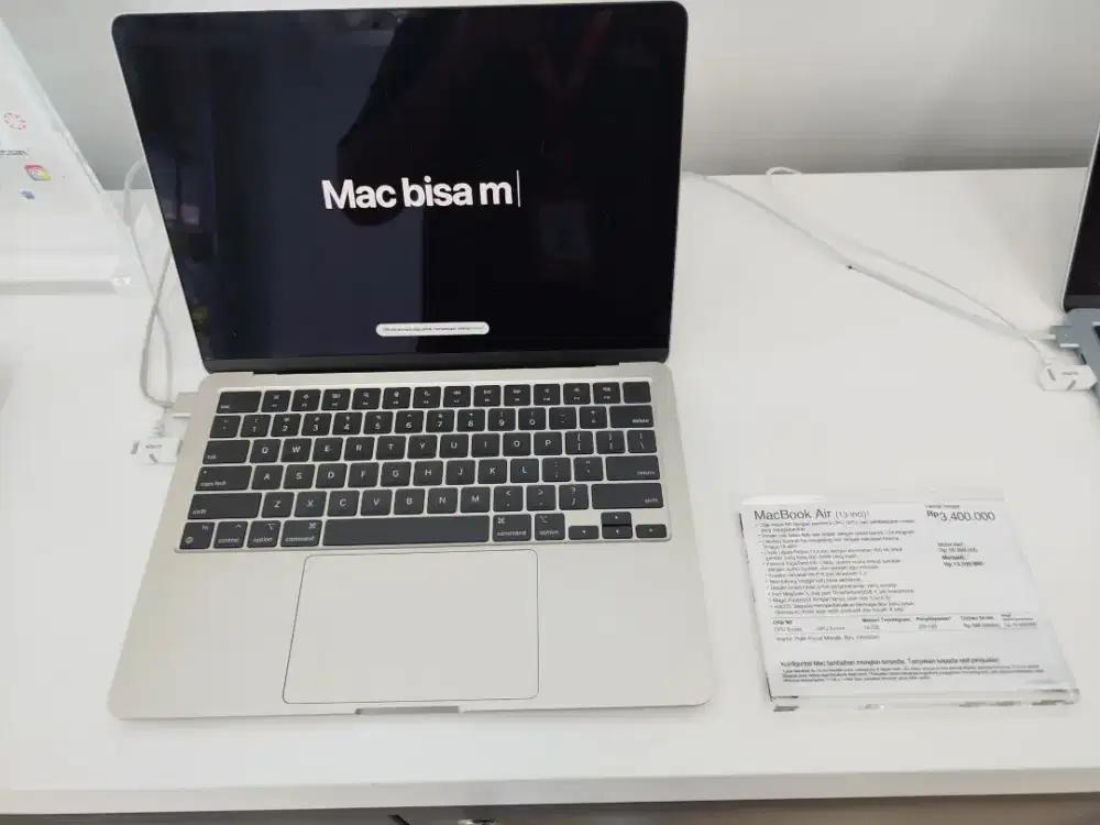 Macbook air 13 inch M2 garansi resmi ibox
