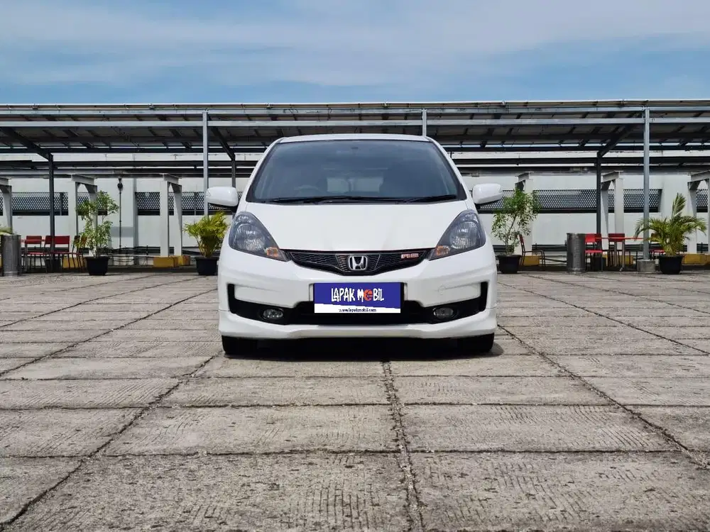 Good Condition !!! Honda Jazz 1.5 RS Matic AT 2014 Putih KM 117RB