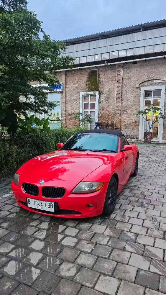 Bmw z4 cabrio 2003 merah matic