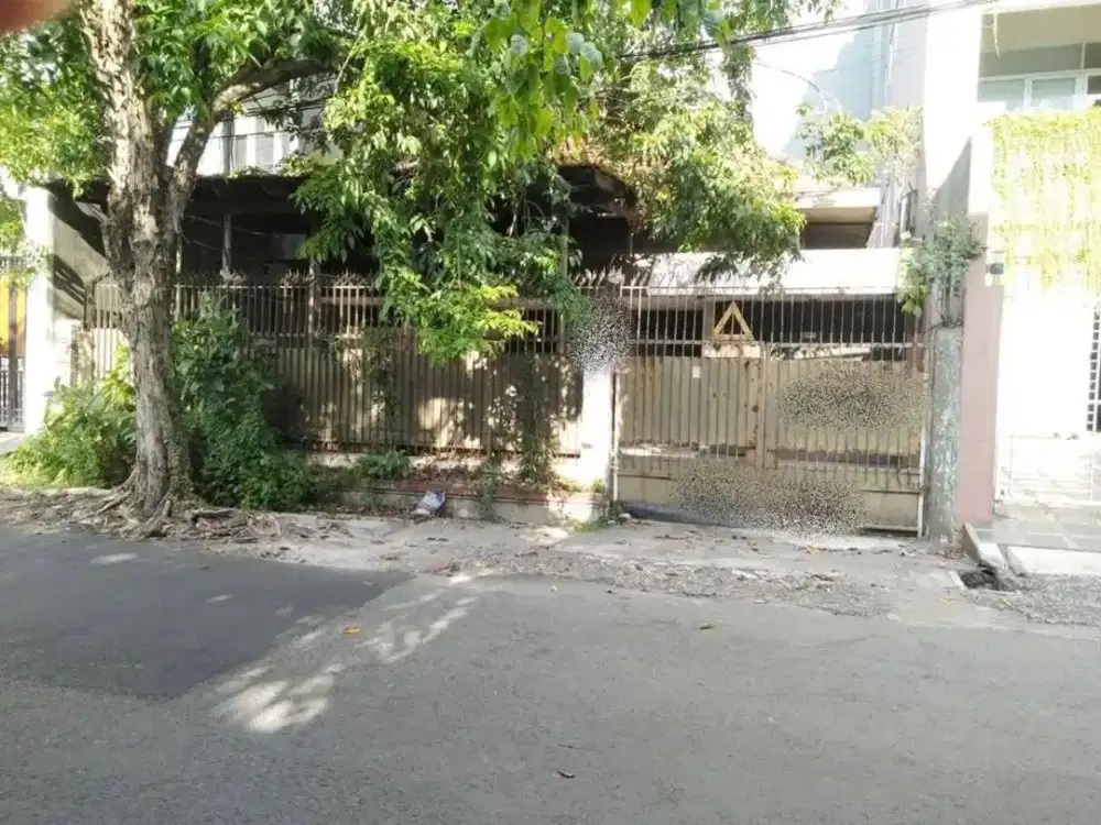 Dijual Rumah di Embong Cerme