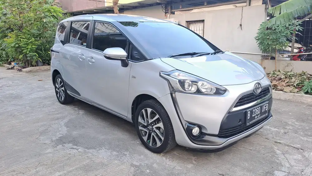 TOYOTA SIENTA V AUTOMATIK POWER SLIDING DOOR 2017 TERAWAT BERGARANSI