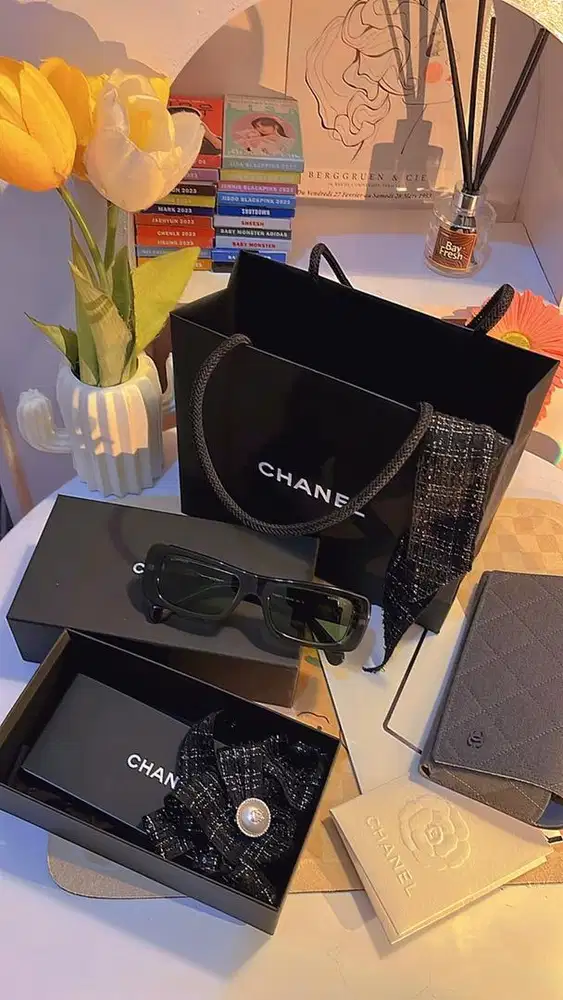 Kacamata chanel ori store nya langsung.