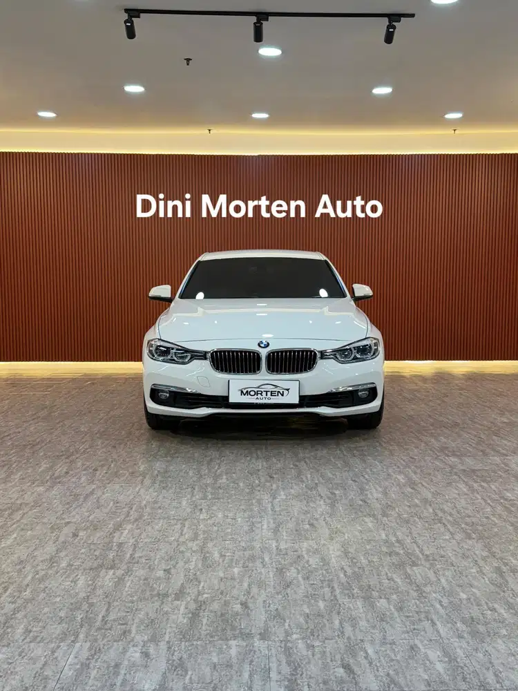 ( KM 40rb) BMW 320i Luxury 2.0 at 2018 Bensin