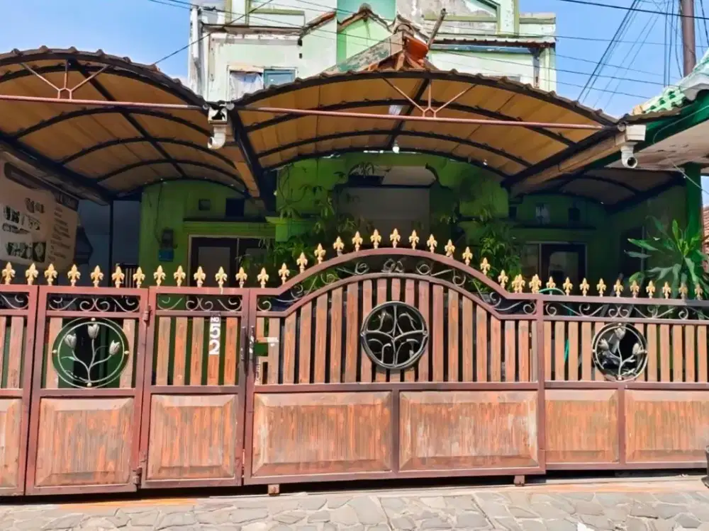 Rumah Siap Huni Bangunan 2,5 Lantai Posisi Hook/Pojokan Lokasi Dukuh Menanggal Gayungan Surabaya