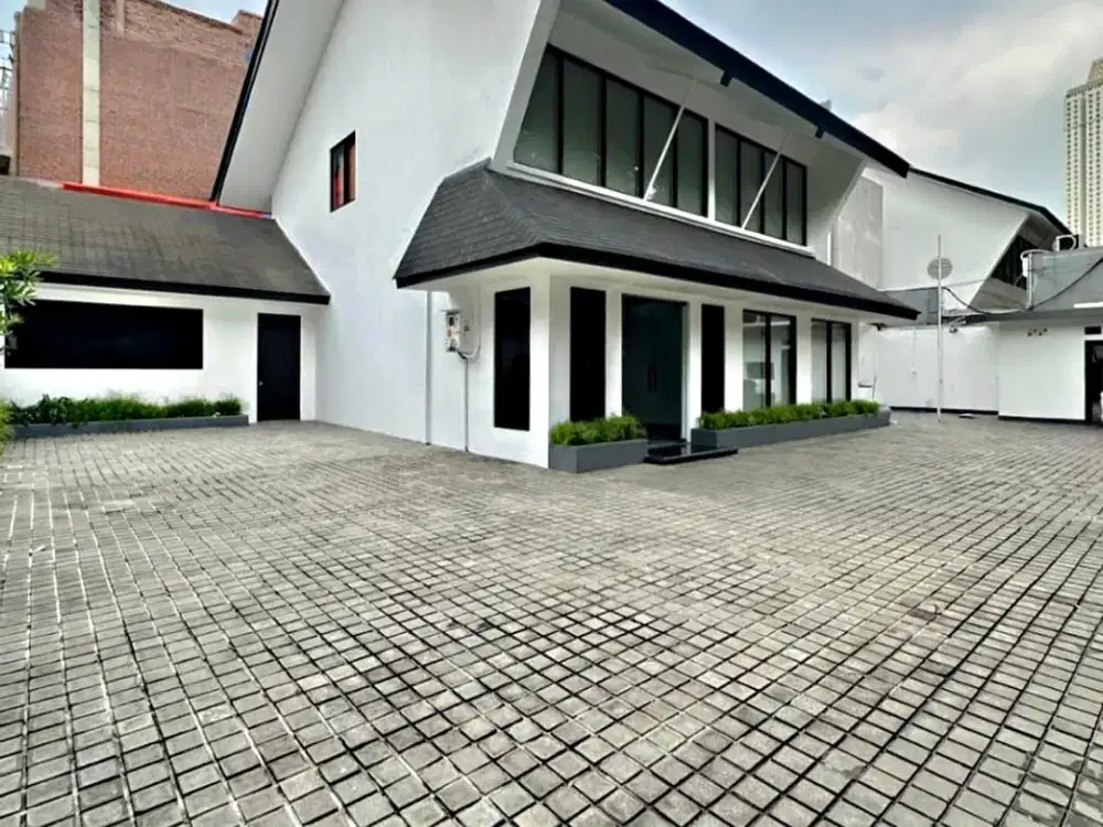 SEWA CEPAT RUMAH STRATEGIS 2 LANTAI COCOK UNTUK USAHA & KANTOR PINGGIR JALAN RAYA KEBAYORAN BARU JAKARTA SELATAN
