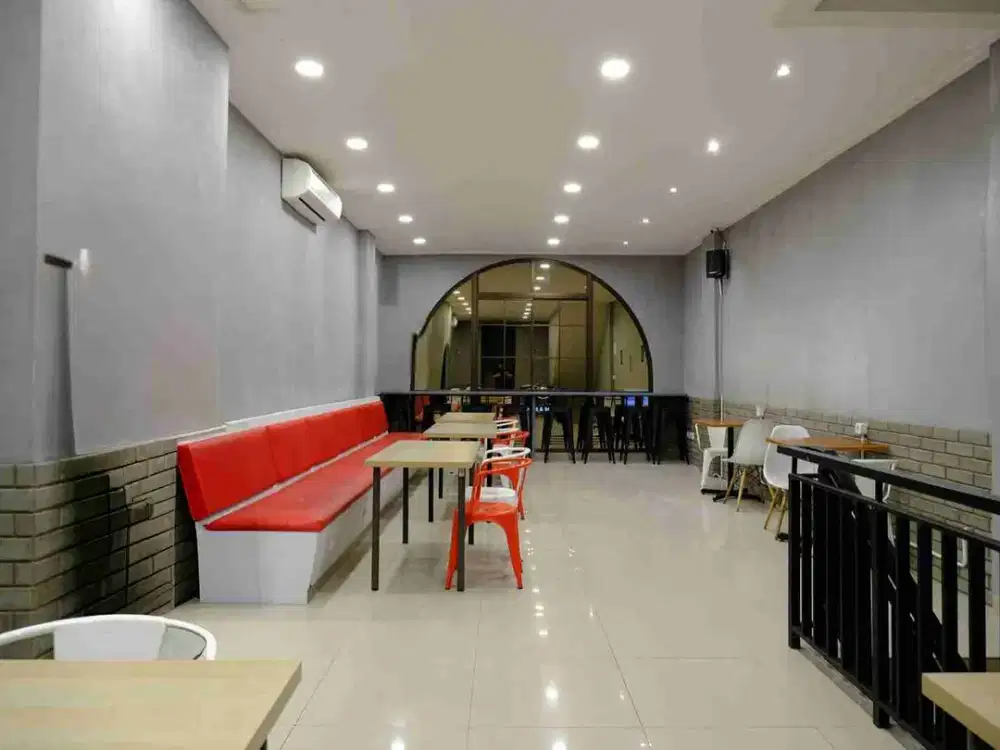 Ruko usaha 1 muka. 4 lantai full renov desain Cafe disewakan Sedayu City Kelapa Gading Jakarta Utara