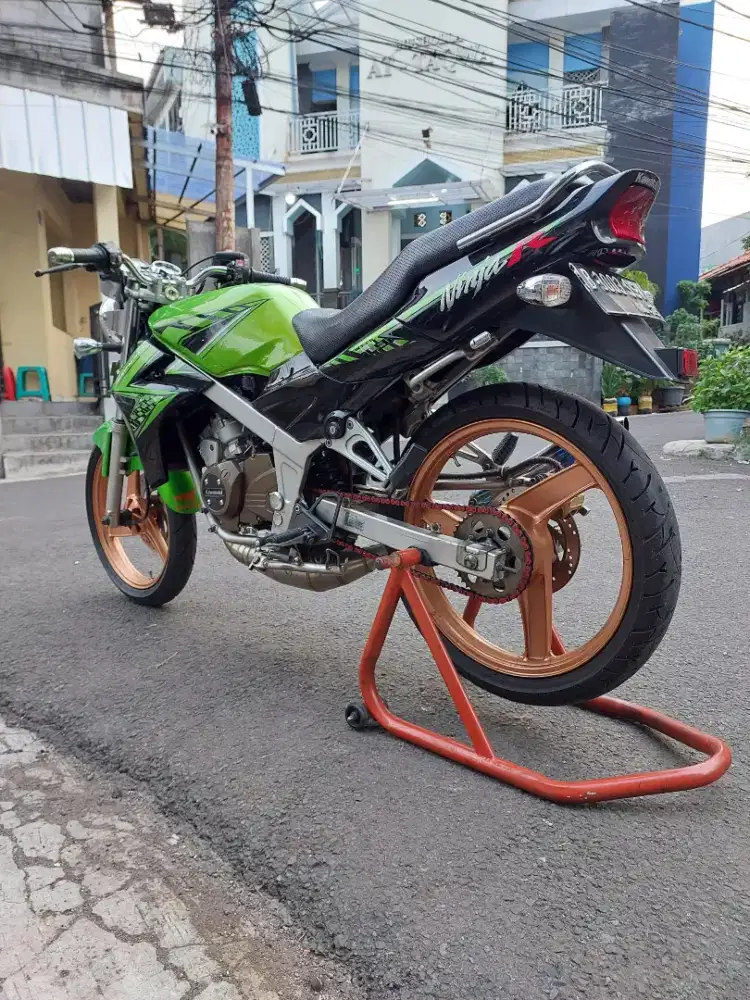 DIJUAL CASH KAWASAKI NINJA 150 R THN 2015 PAJAK OFF SIAP PAKAI