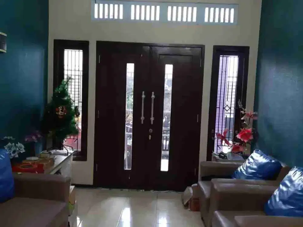 Dijual rumah cantik dan luas harga murah di  wuyung surabaya