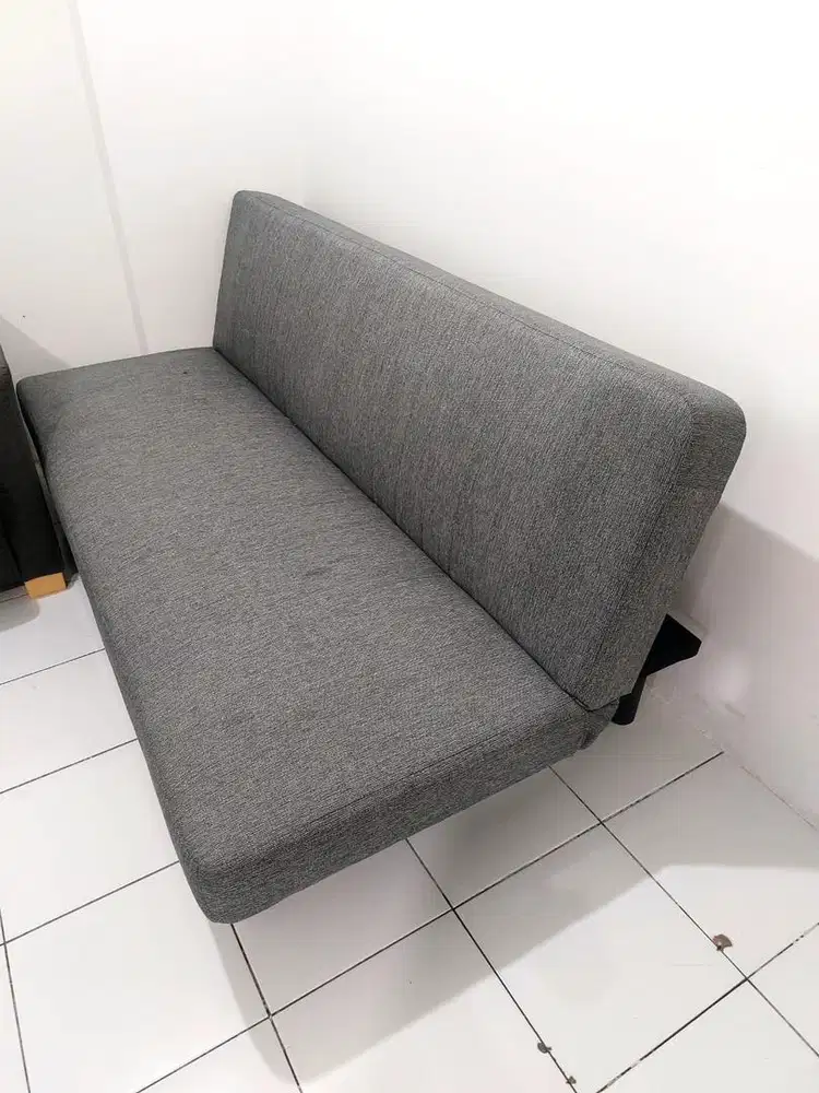 USIA BARU 4 BULAN!! SOFA BED Fabric dari SELMA (Informa Group)