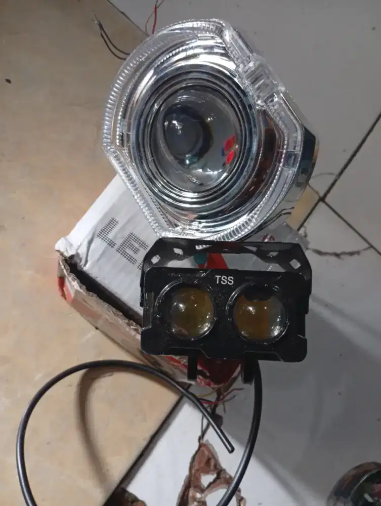 Lampu tembak 2 buah edisi ga jadi pake