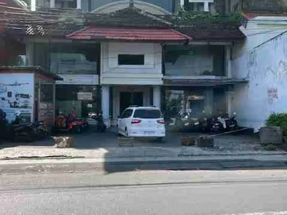 Gedung strategis 3 lantai Raya Legian Kuta Bali