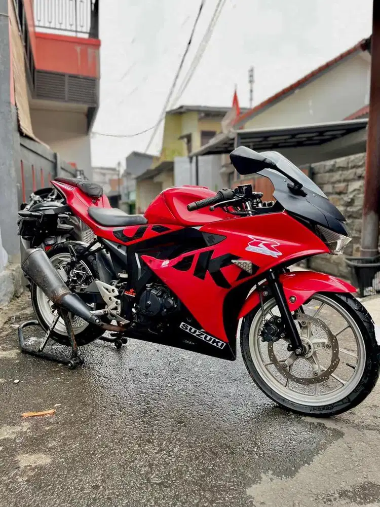 DIJUAL SUZUKI GSX 150 R