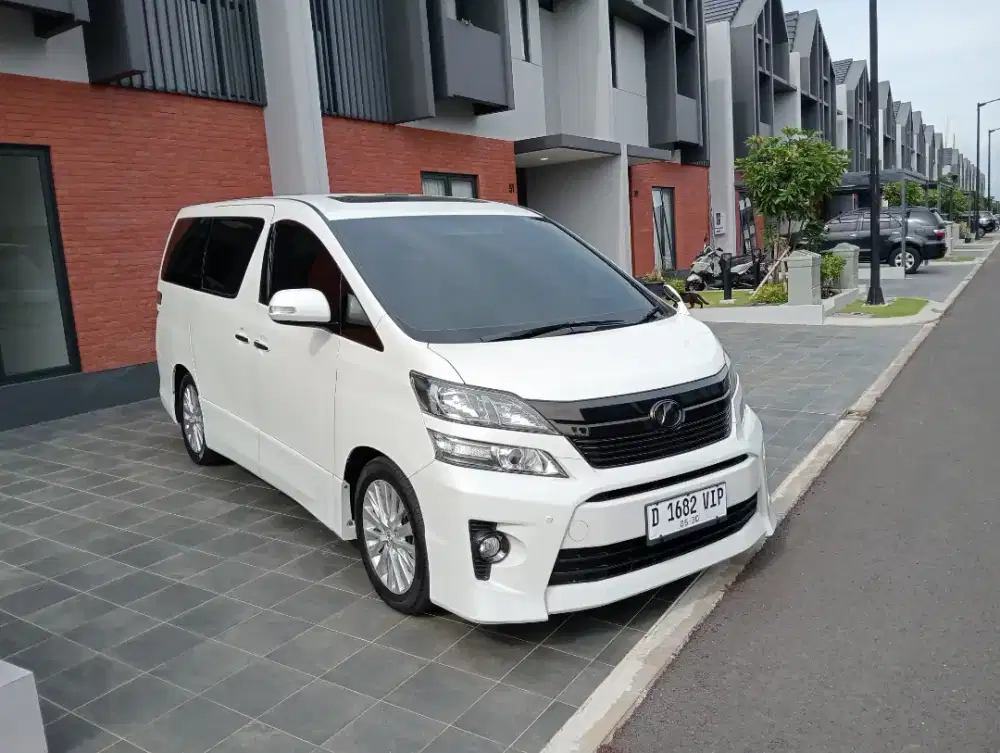 Vellfire ZG 2013 dp.28jt, Istimewa