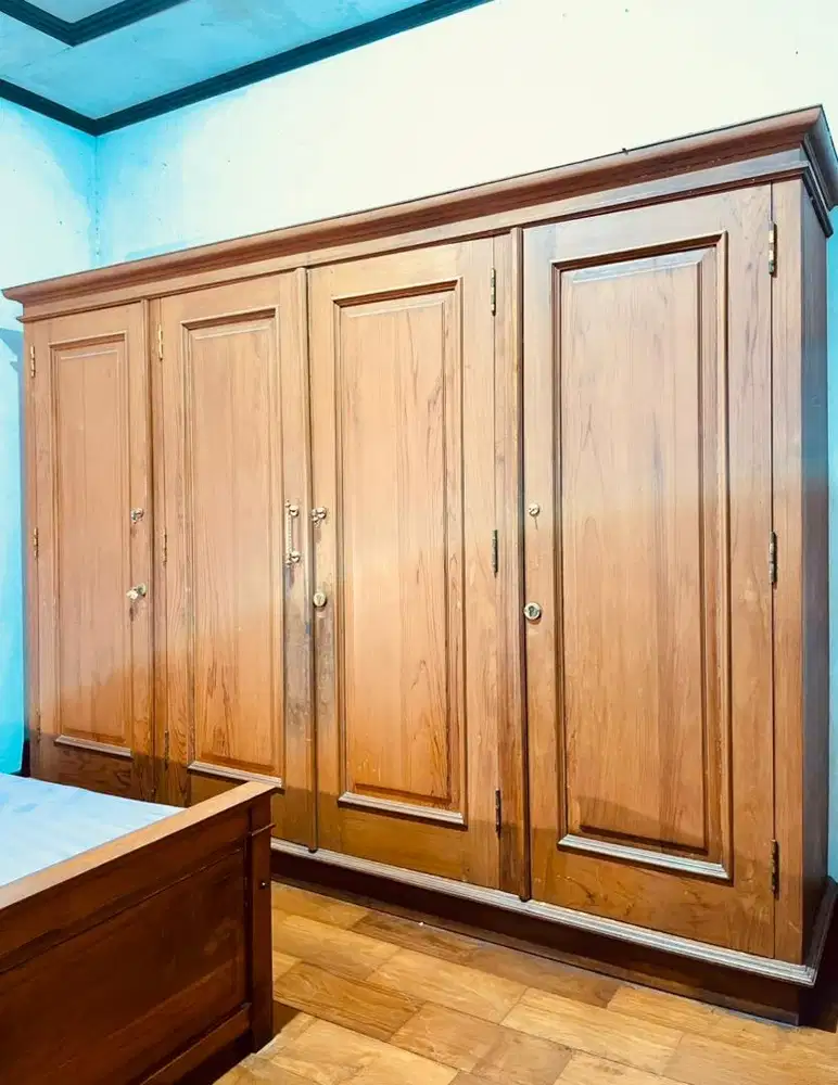 Paket Furniture Kayu Jati Asli (Tempat Tidur + Lemari + Meja) – Depok