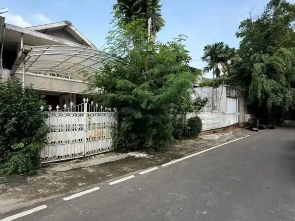 JUAL RUMAH STRATEGIS 2 LANTAI AREA PRIME SENOPATI KEBAYORAN BARU JAKARTA SELATAN