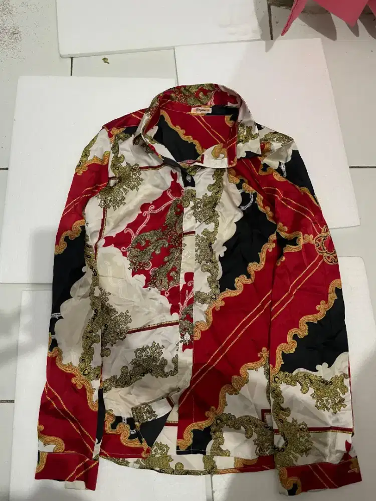 Kemeja satin Vintage