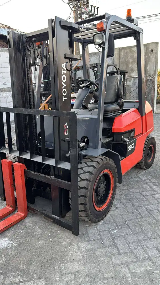 JUAL FORKLIFT TOYOTA FDZN30 3 TON MAST 3 METER STD TAHUN 2021
