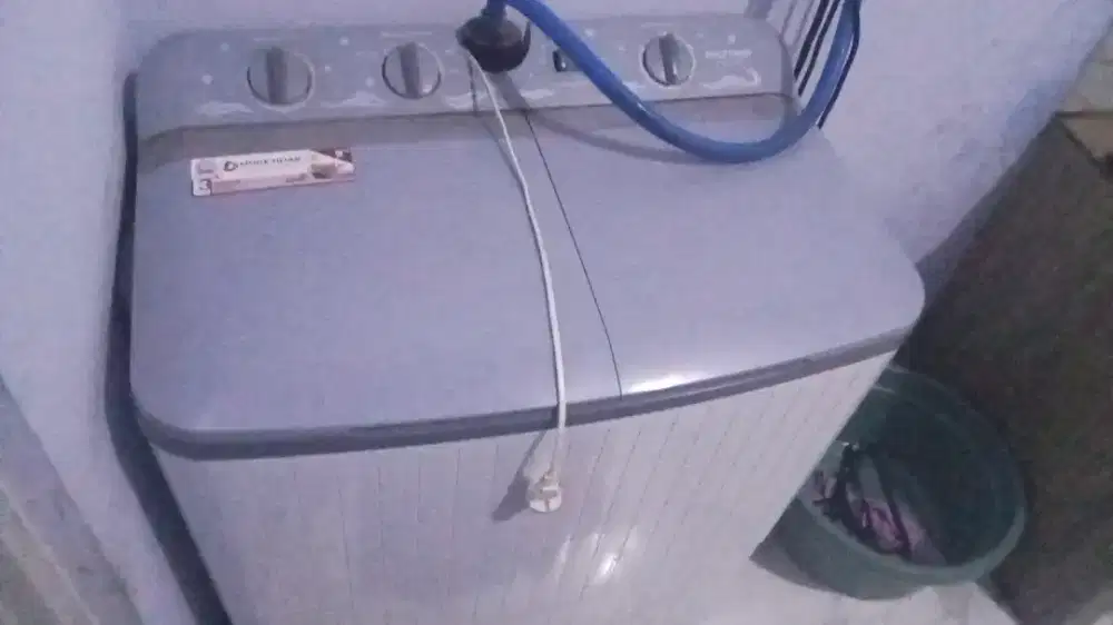 Dijual mesin cuci merek Polytron