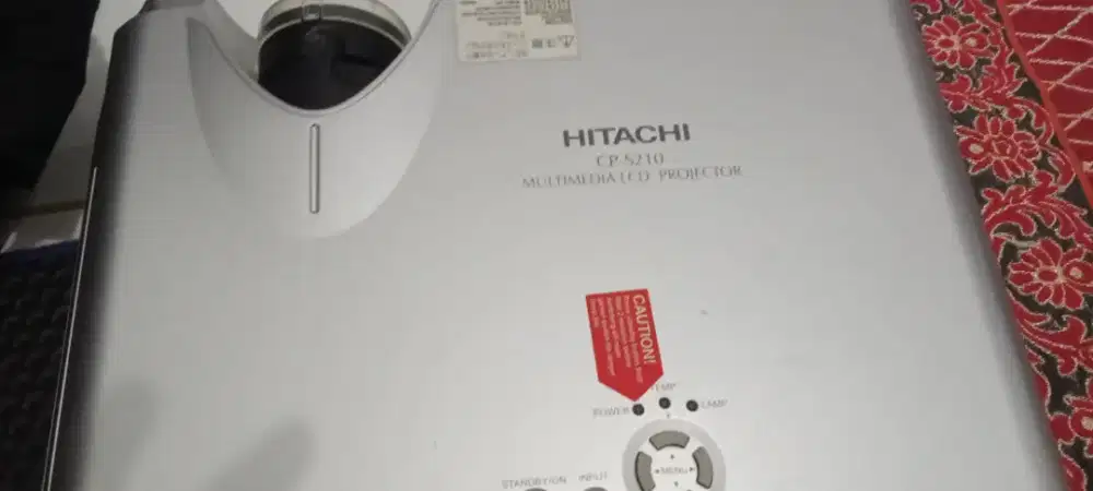 Proyektor hitaci normal