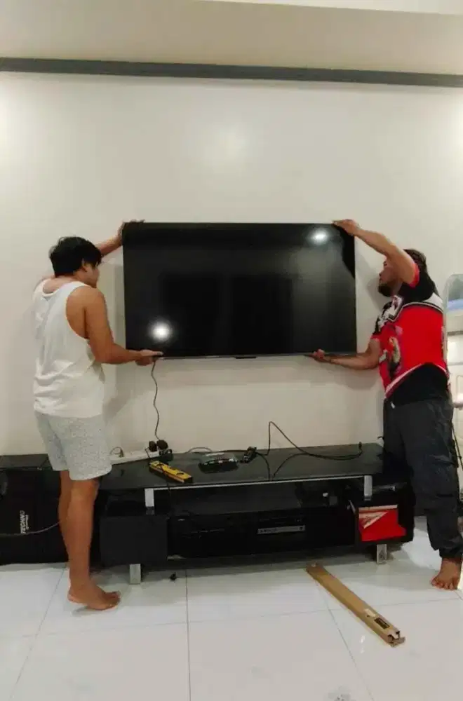 Bejual bracket tv/braket tv/breket tv/briket tv/gantungan tv