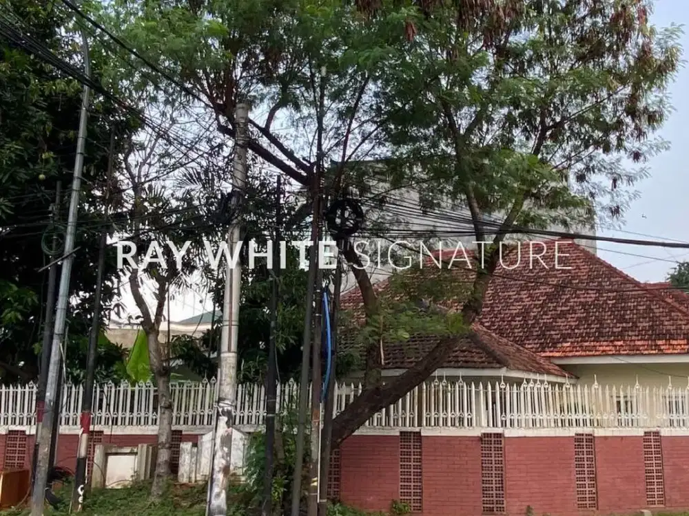 DIjual Rumah Hitung Tanah dekat MRT di lokasi Strategis Menteng