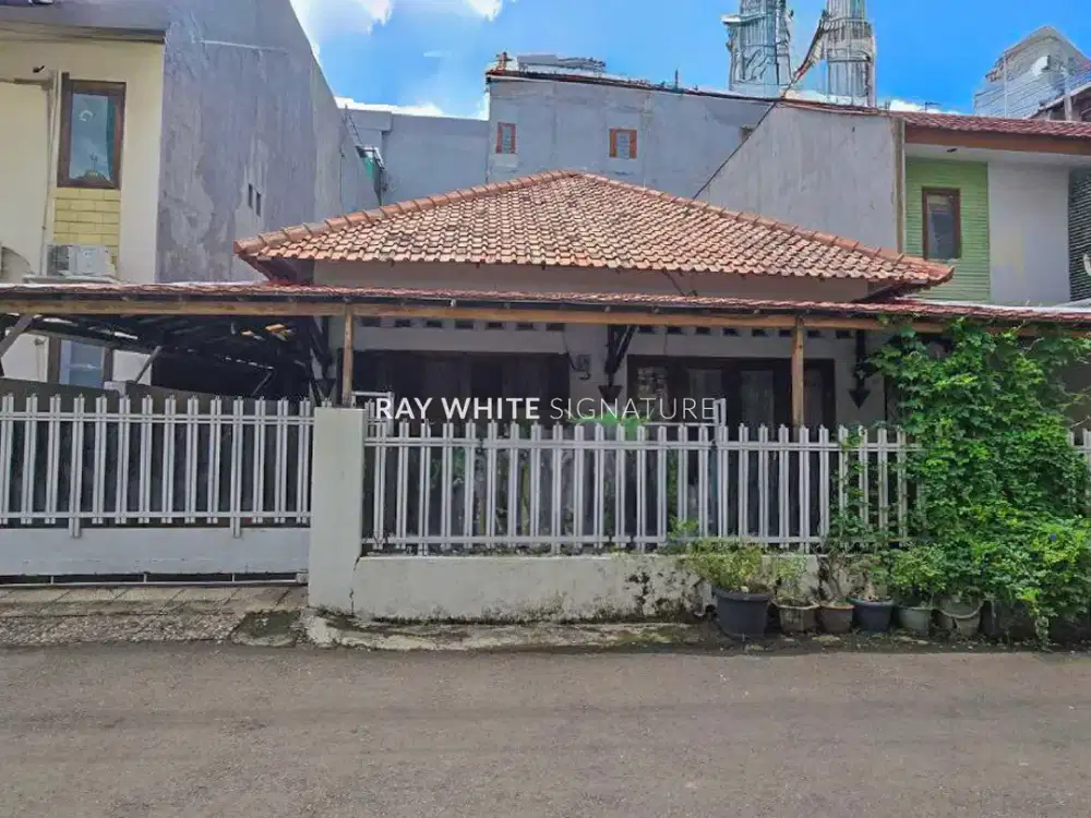 Rumah Lama Cocok Untuk Kost di Jl Setiabudi Gang 3 Dekat Perkantoran