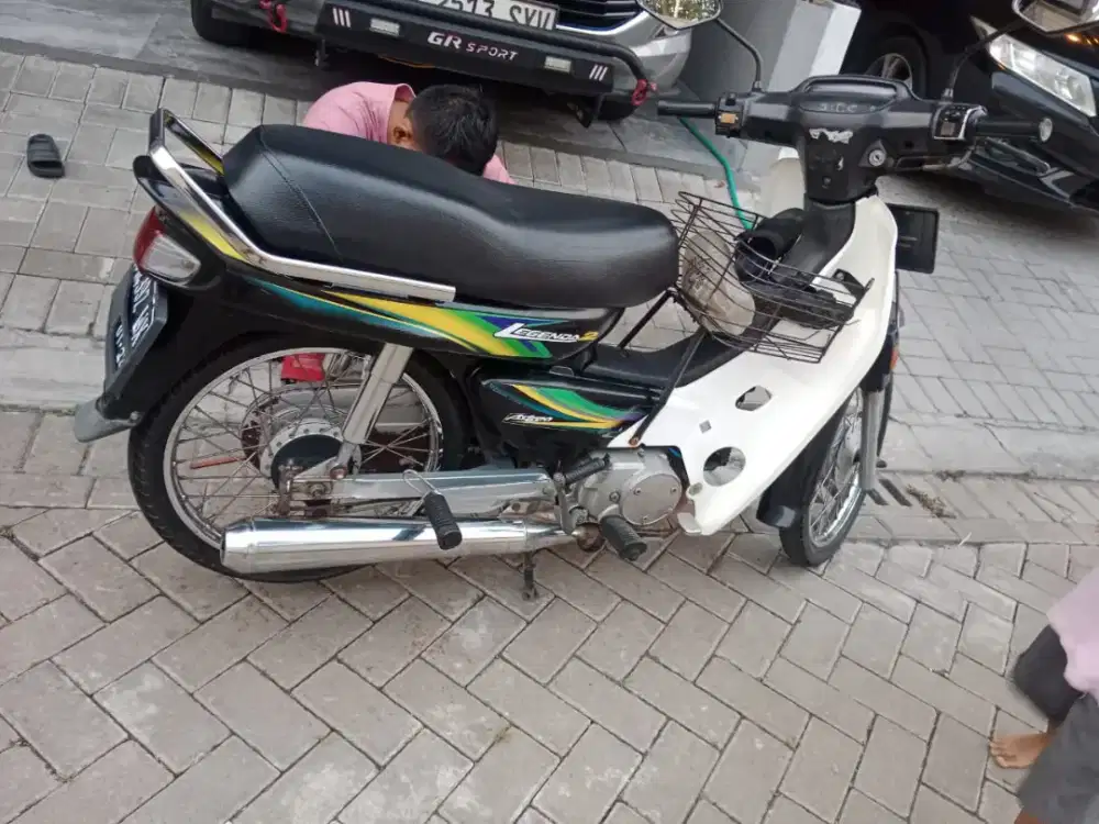 Motor Legenda 2 Putih