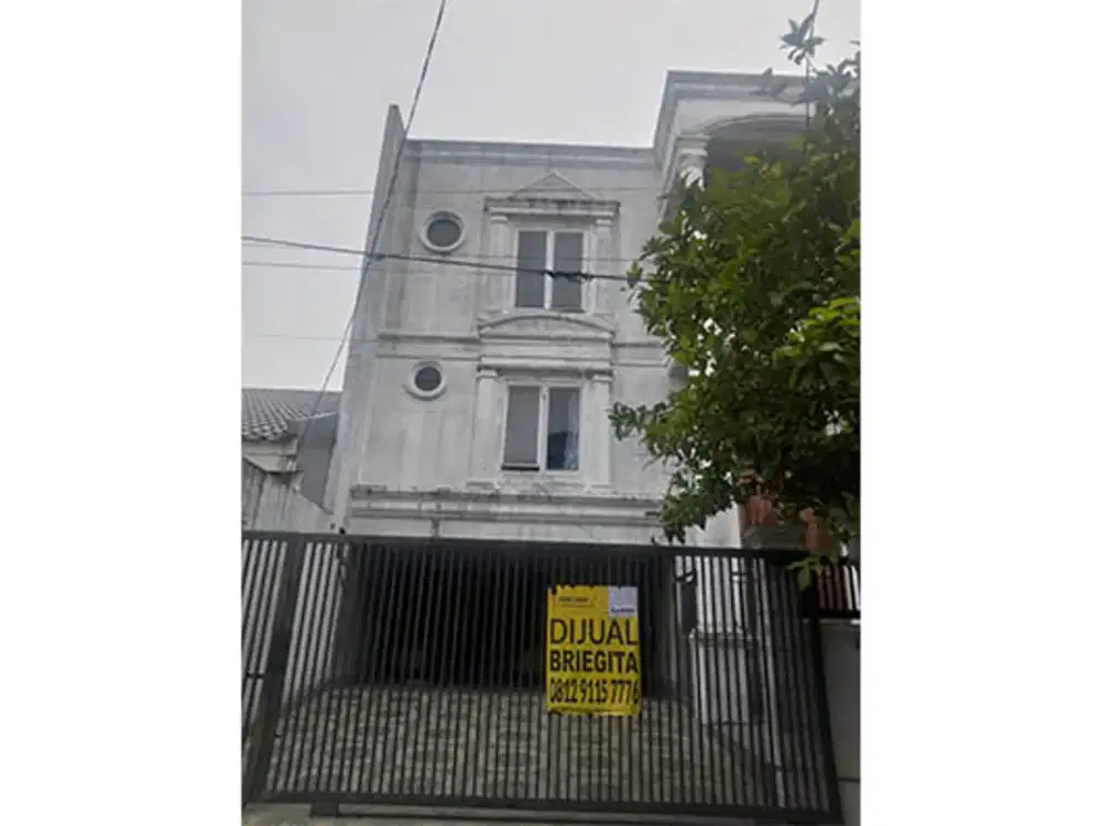 Rumah Kayu Putih Utara, Pulo Gadung Lokasi tenang, rumah sudah tinggi dari jalan