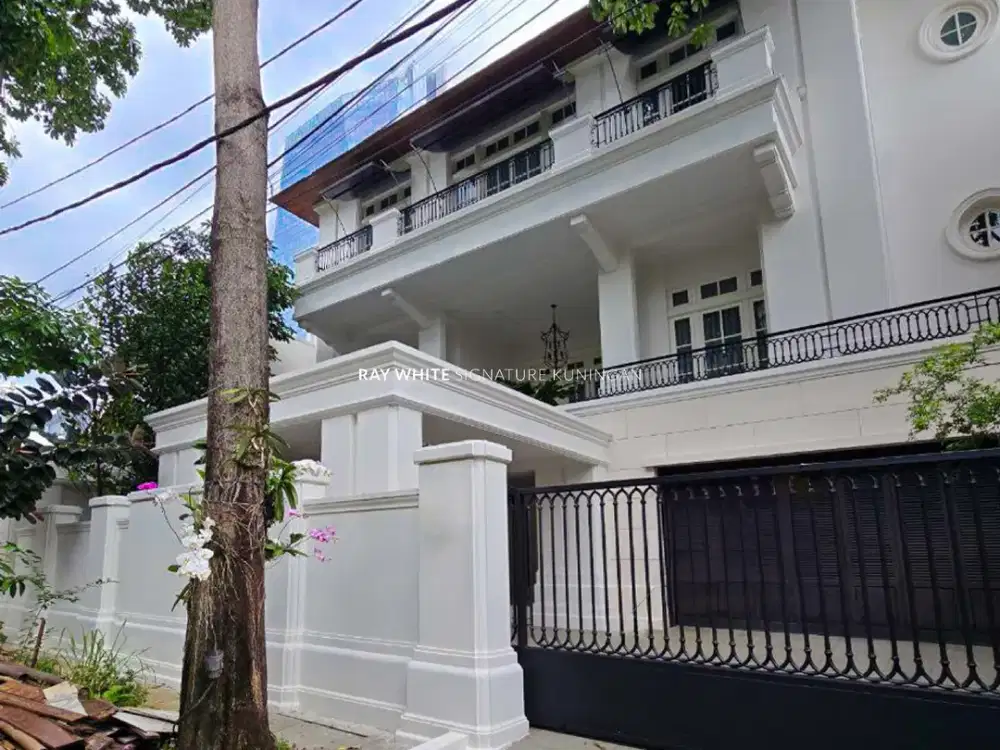 Rumah Mewah Design American Classic di Komplek Elite Mega Kuningan