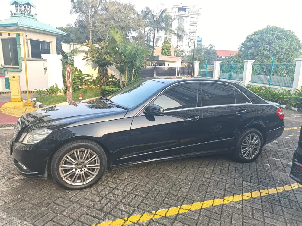 Mercedes-Benz E300 2009 Bensin
