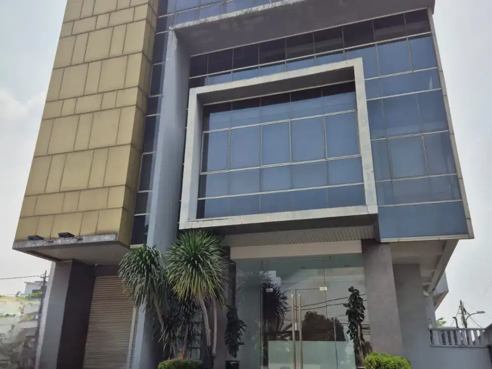 Dijual gedung terawat 4 lantai di daerah perkantoran jalan raya kebayoran lama jakarta selatan