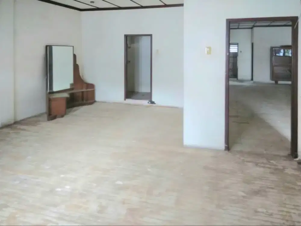 Rumah tua masih kokoh. Posisi hokkie \kantong uang\ di Jln. Samanhudi, Medan Maimun.