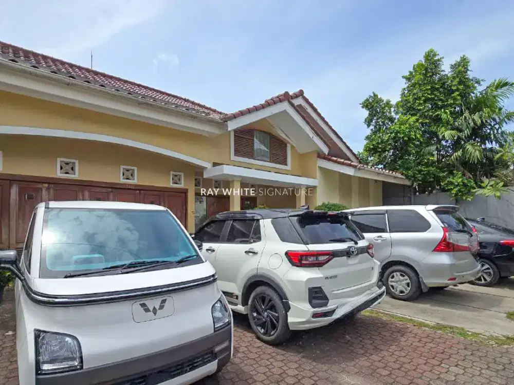 Rumah Mewah di Jl Abuserin Kav 1 Cilandak