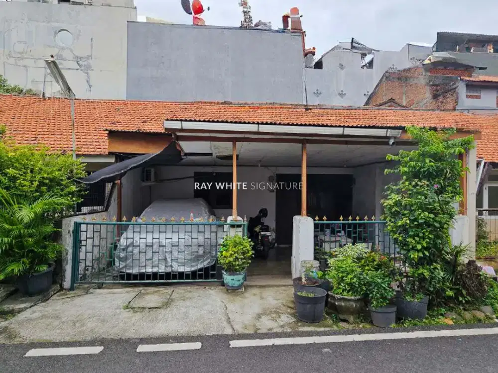 Rumah Bangunan Lama di Jalan Danau Dibawah Blok G1, Bendungan Hilir