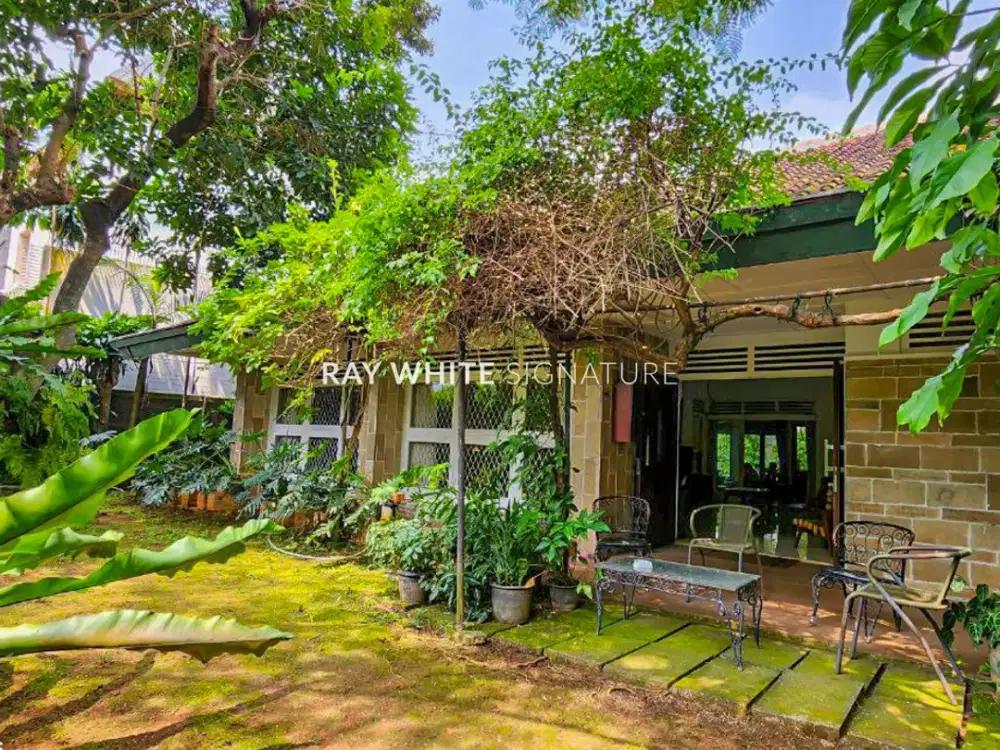 Dijual Rumah Strategis Kebayoran Baru, Jl. Dharmawangsa II