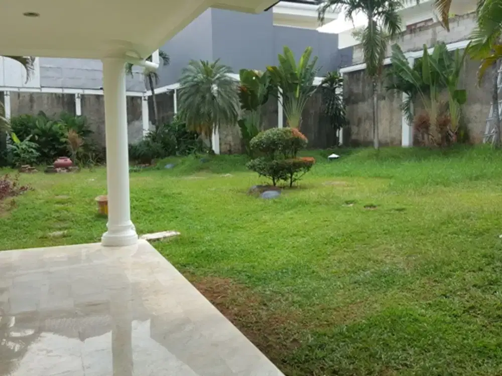 Bright house with Huge Garden in Pejaten