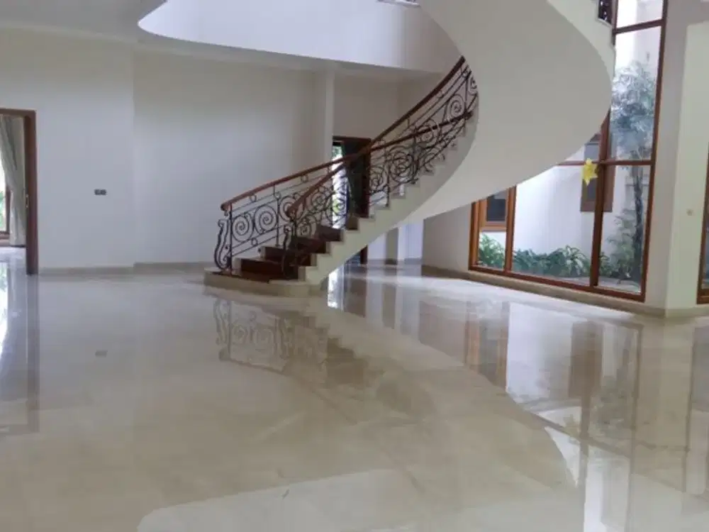 Bright and Nice house in Pejaten Barat