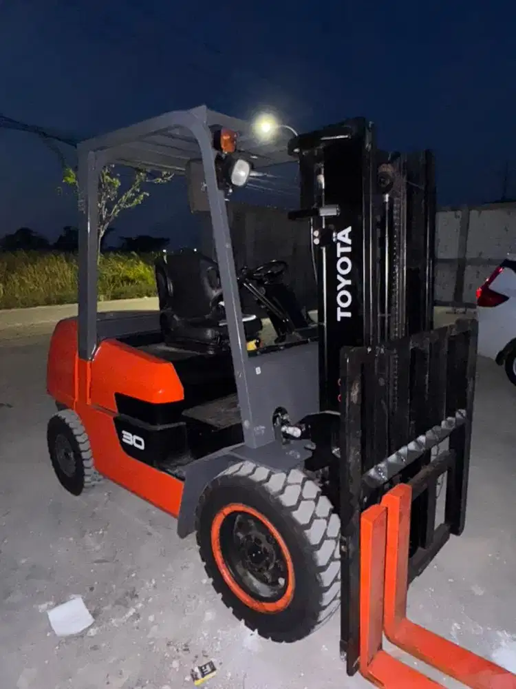 Forklift 3 Ton Toyota Bekas