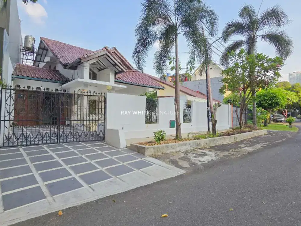Dijual Rumah Lokasi Prime di Jl Kerinci Kebayoran Baru