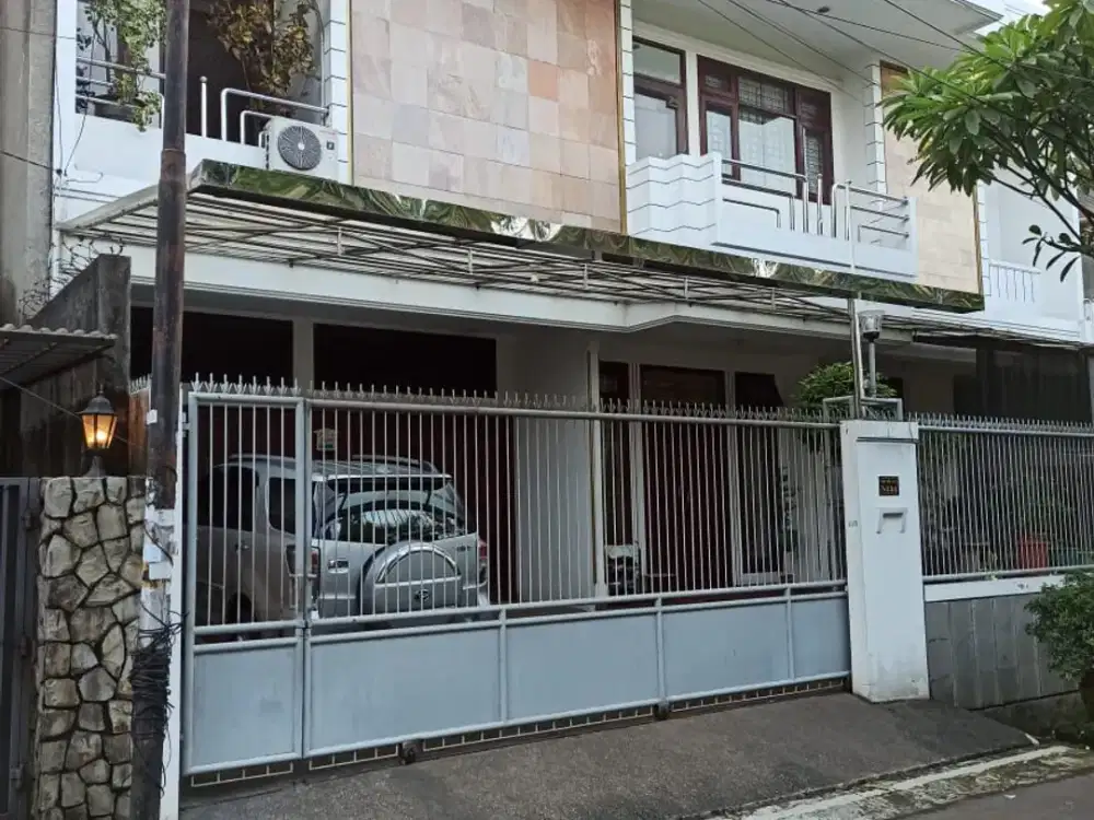 Rumah Mewah dan Luas di Taman Aries! Siap Huni dengan Material Premium!